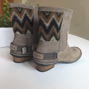Sorel Slimshortie leather blanket boots
